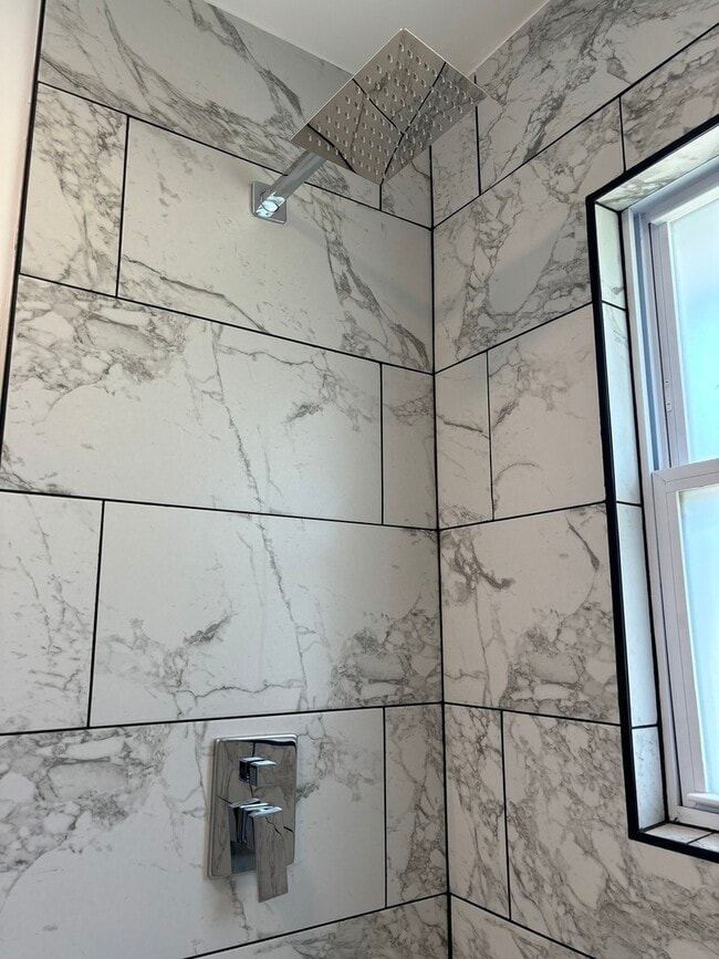 Building Photo - 1650 Division St