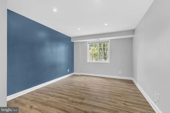 Building Photo - 1565A N Van Dorn St
