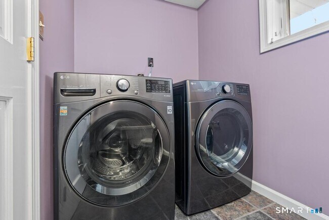 Building Photo - 83 Meadowbrook Rd