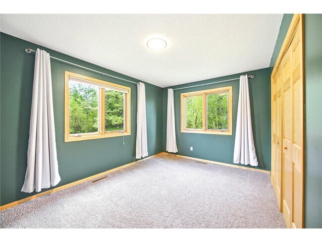 Building Photo - 17079 Paw Print Dr