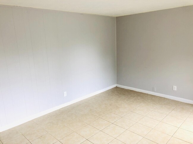 Building Photo - 240 Lee Dr