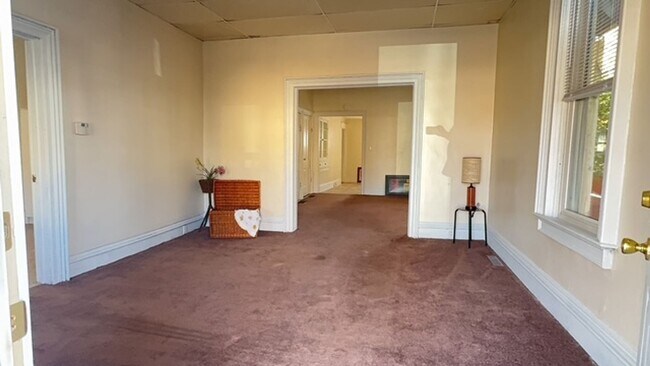 Building Photo - 629 Otter Ave