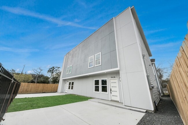 Building Photo - 7413 N Star St