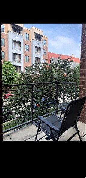 Building Photo - 4547 Washington St