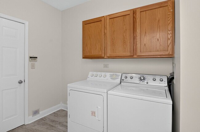 Building Photo - 207 Tanglewood Dr