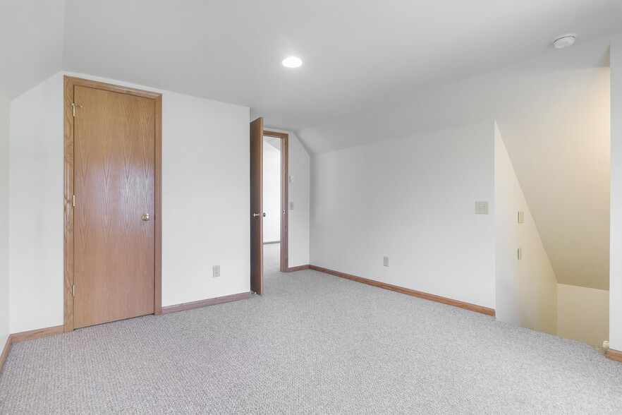 Building Photo - 419 W Doty St
