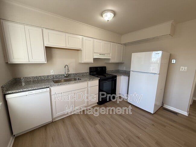 Building Photo - 534 Olde Greenwich Cir