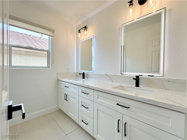 Building Photo - 283 Crooked Tree Dr