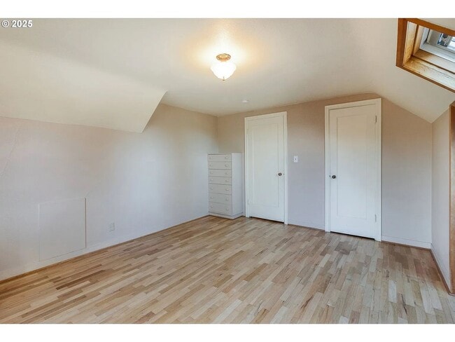 Building Photo - Gorgeous College Hill 4 BD, 3BA in desirab...