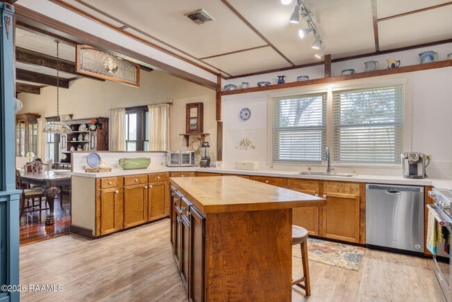 Building Photo - 411 Wiggins Rd