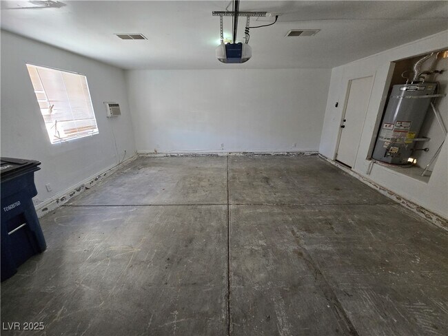 Building Photo - 2324 High Uintas Dr