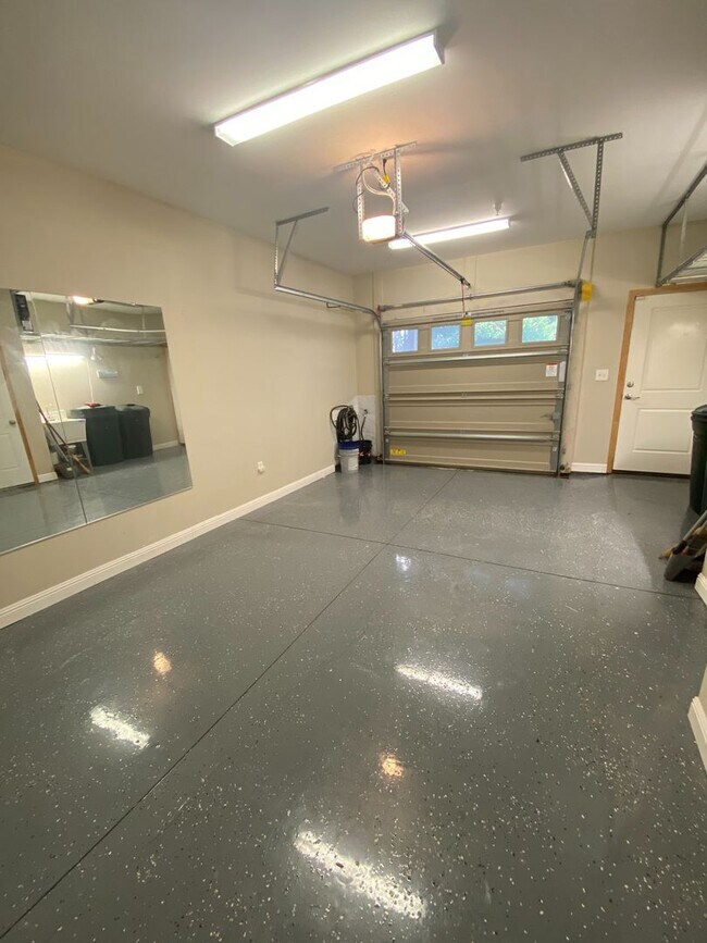 Building Photo - Room in 3 Bedroom Townhome at Seigle Point Dr