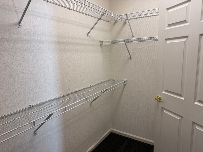 Building Photo - Summerset Living- with a Bonus Room