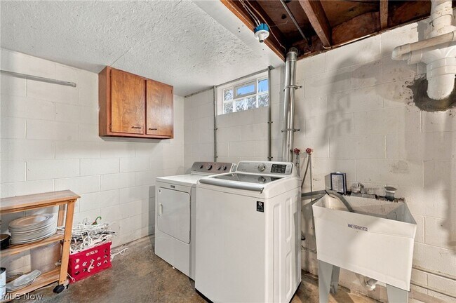 Building Photo - 3527 E Smith Rd