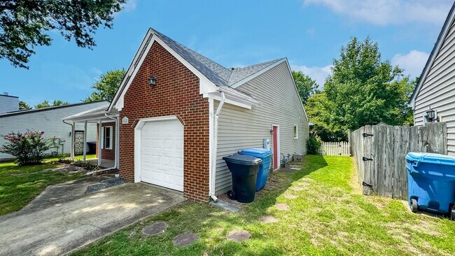 Building Photo - 5568 Annandale Dr
