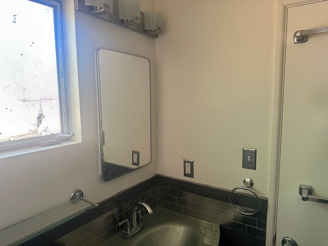 Building Photo - 2518 San Pablo Ave