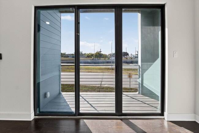 Building Photo - 4 Week Free Move-In Incentive!! Modern Luxury Townhome in Gated Community – Rooftop Balcony & Pre...