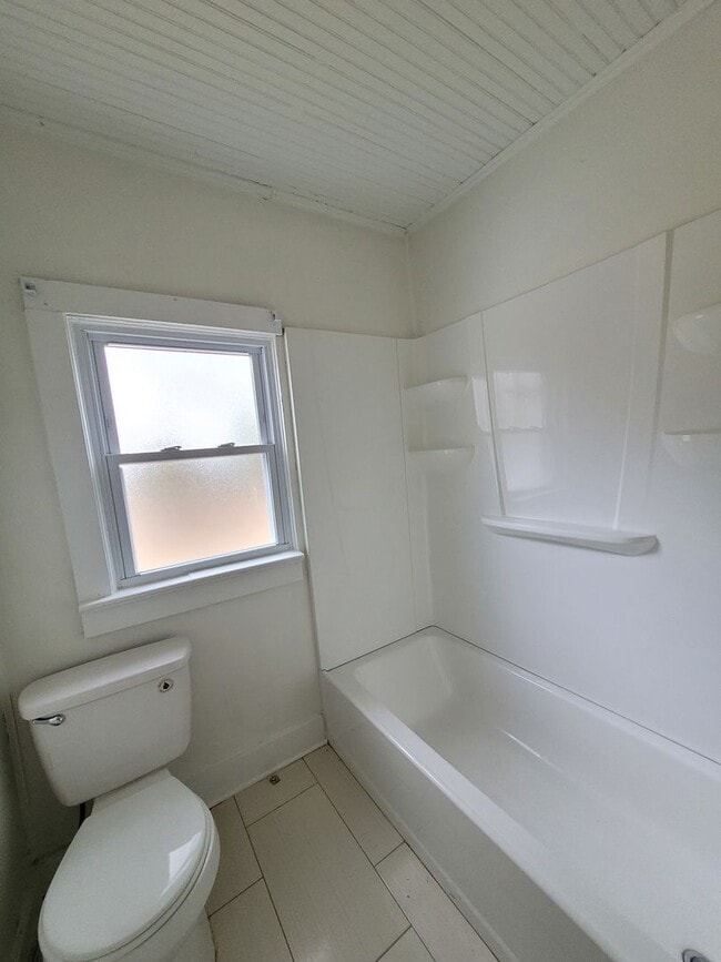 Building Photo - 369 Lincoln Ave