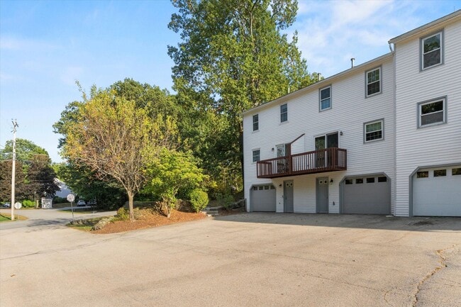 Building Photo - 6 Lochmere Ln