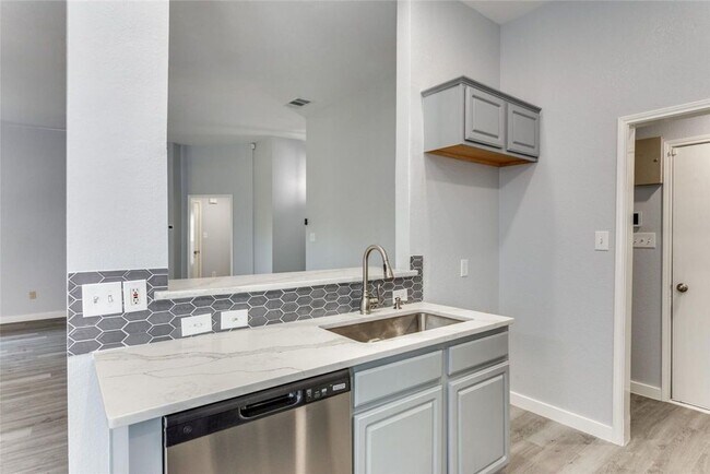 Building Photo - 752 Dema Ln
