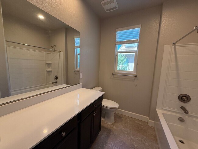 Building Photo - 901 Persimmon Terrace