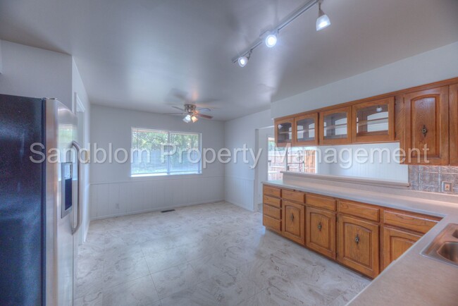 Building Photo - For Lease | South Tulsa Duplex | $1400 Rent