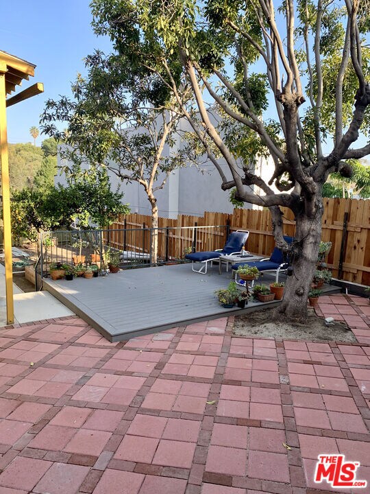 Building Photo - 3237 Kelton Ave