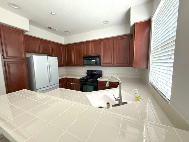 Building Photo - 956 Mira Lago Way