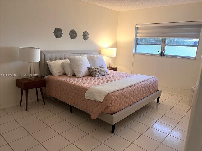 Building Photo - 5300 Washington St