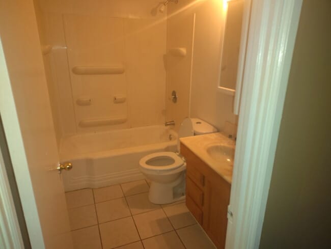 Building Photo - 427 S 27th St