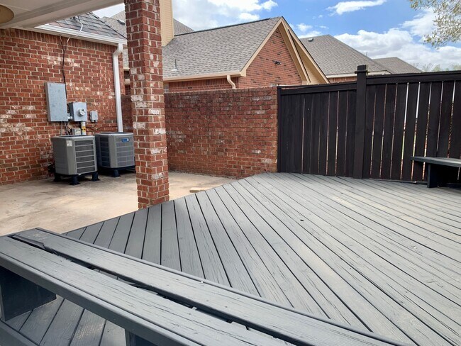 Building Photo - 3801 Tudor Cir