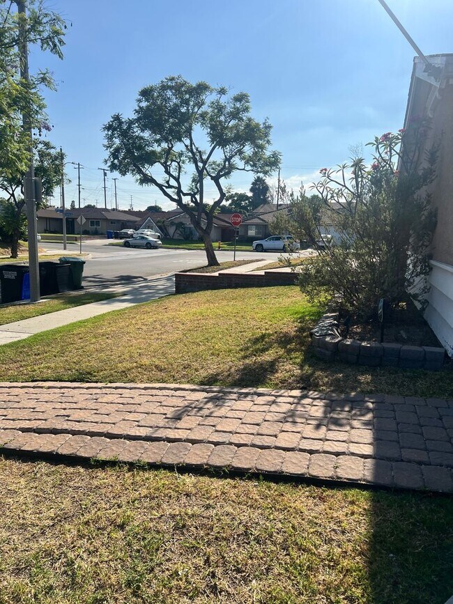 Building Photo - Welcome to the East Whittier 3 Bedroom House.
