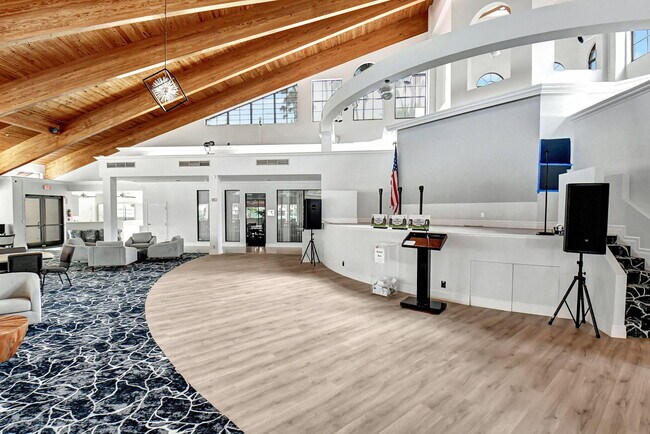 Building Photo - 7585 Lexington Club Blvd