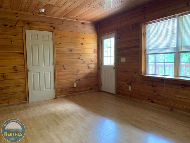 Building Photo - 647 Junaluska Rd