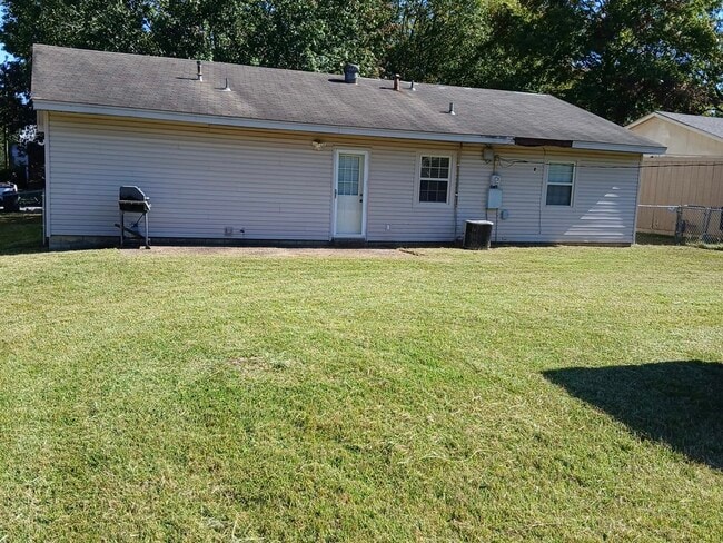 Building Photo - 188 Meadowick Dr