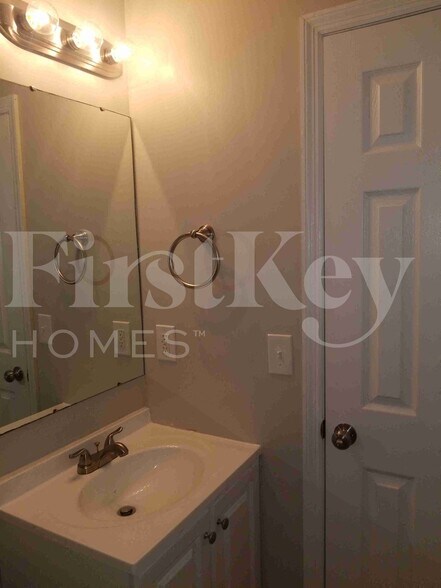 Building Photo - 430 Citadel St