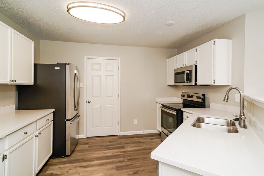 Building Photo - 5609 Woodland Trace Blvd