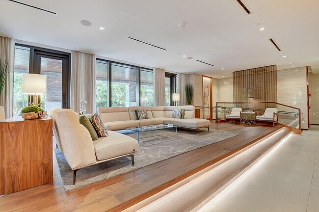 Building Photo - 200 SE Mizner Blvd