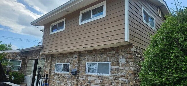 Primary Photo - 5927 Moonmist Dr