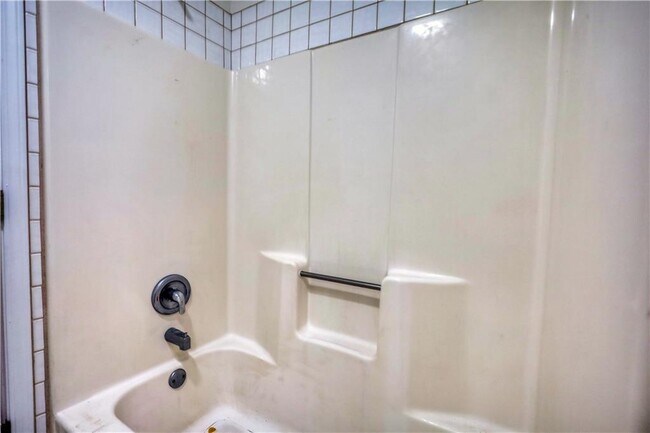 Building Photo - 2475 Nugget Dr SW