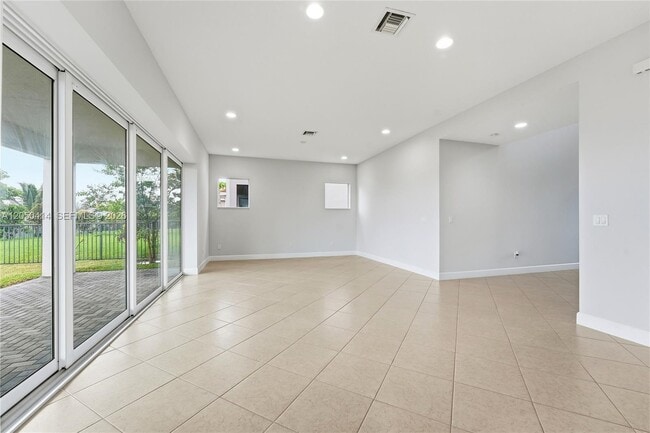 Building Photo - 15239 Goldfinch Cir
