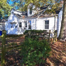 Building Photo - 9002 CHESA