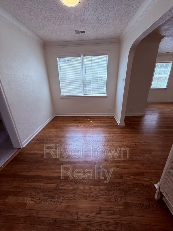 Building Photo - 2677 Larose Ave