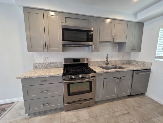 Building Photo - MOVE IN SPECIAL!!! $2,397 FOR FIRST THREE ...