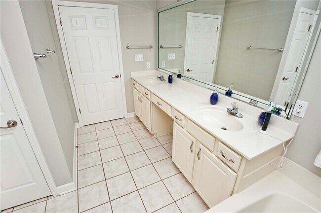 Building Photo - 6740 Spirit Lake Dr