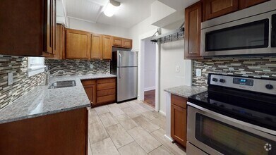 Building Photo - Beautiful 3 bedroom Clintonville home avai...