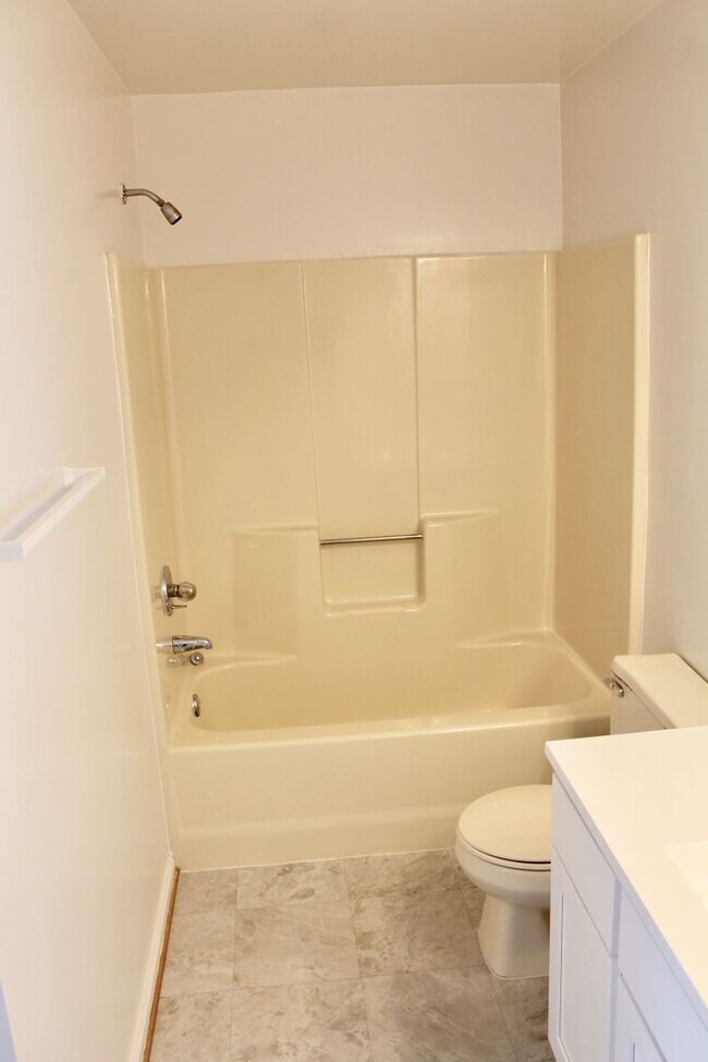 Building Photo - Chicks Beach Living! 3BR/2.5BA - Attached Garage, Private Cul-de-sac- Minutes to the BAY!
