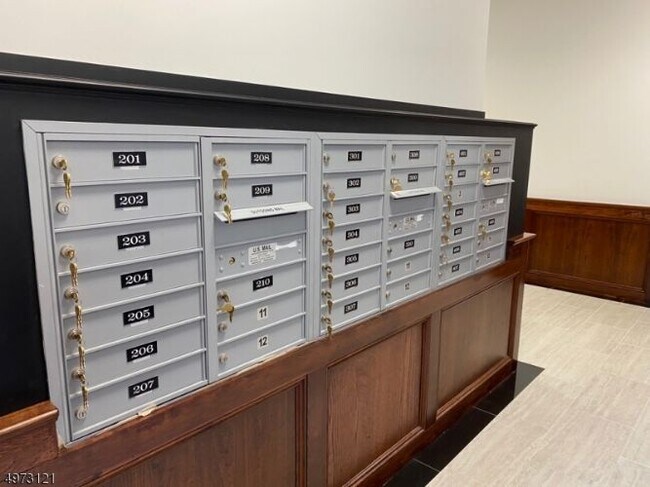 Building Photo - 190 South St