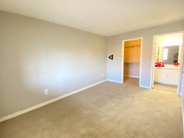 Building Photo - 7885 W Flamingo Rd
