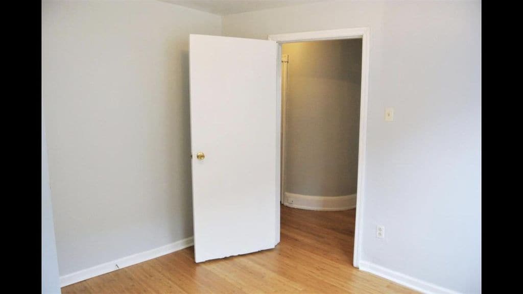 2nd bedroom - 5006 Hazel Ave